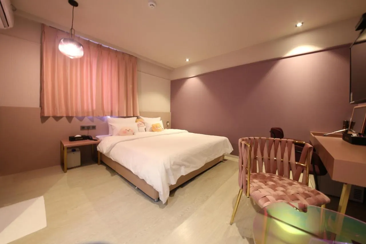 Almond Kids Hotel Gimhae