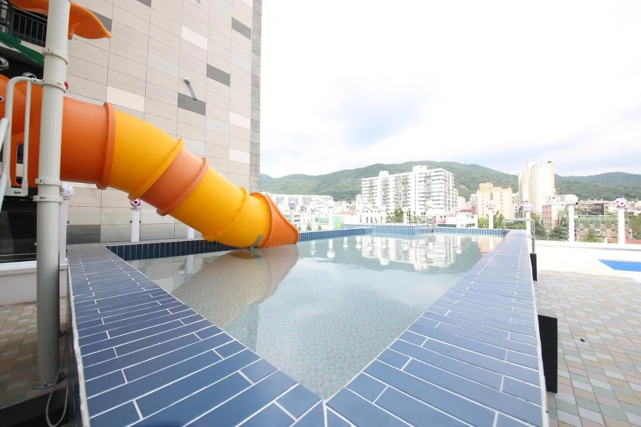 Almond Kids Hotel Gimhae