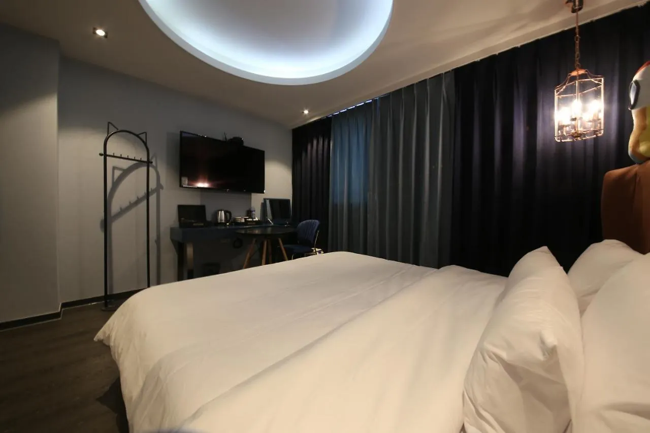 Almond Kids Hotel Gimhae 2*,