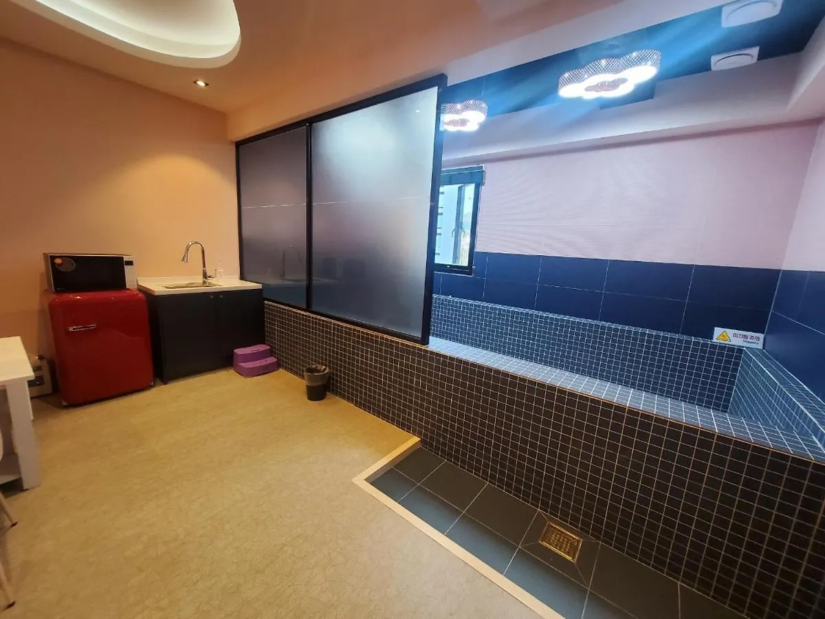 Almond Kids Hotel Gimhae 2*,  South Korea