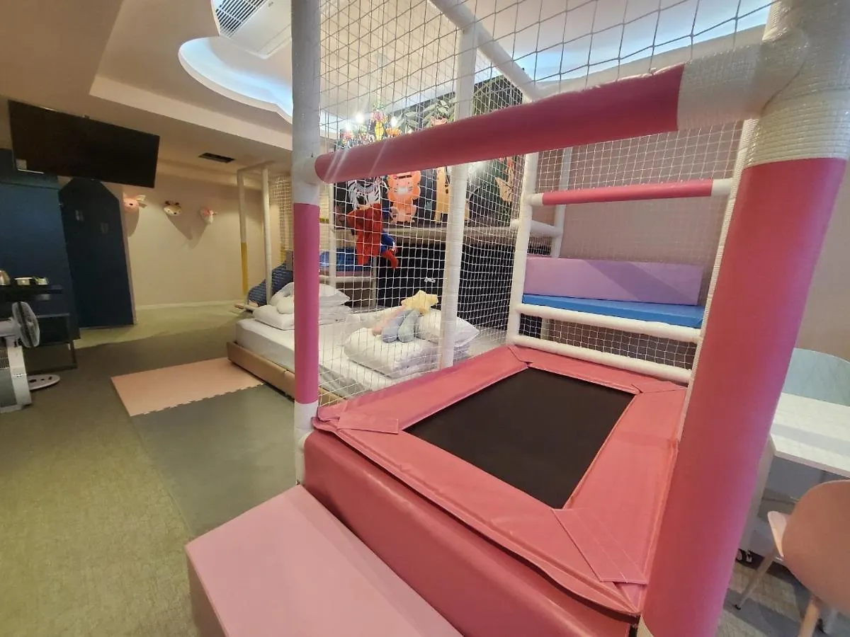 Almond Kids Hotel Gimhae
