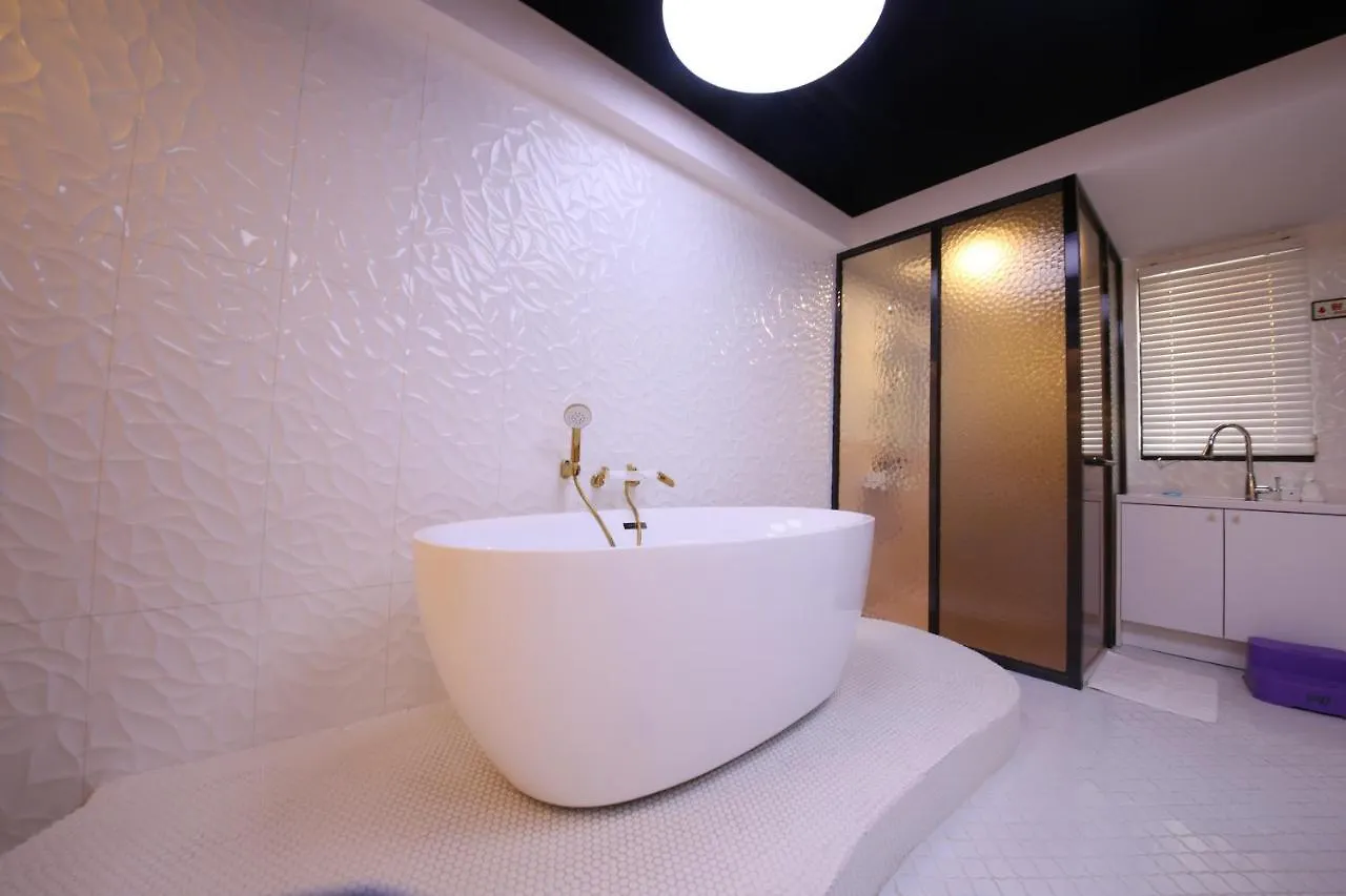 Almond Kids Hotel Gimhae
