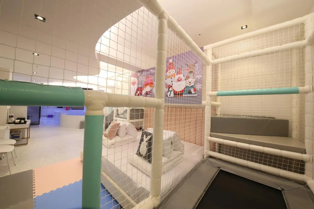 Almond Kids Hotel Gimhae 2*,