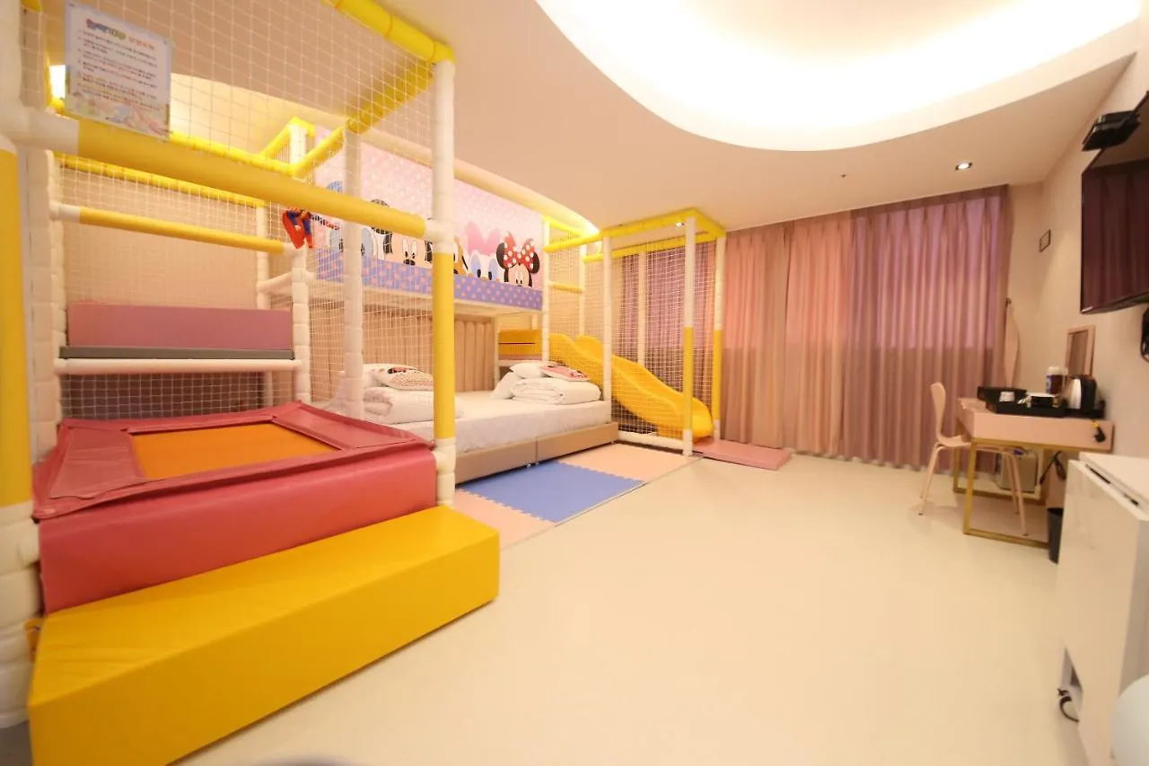 Almond Kids Hotel Gimhae