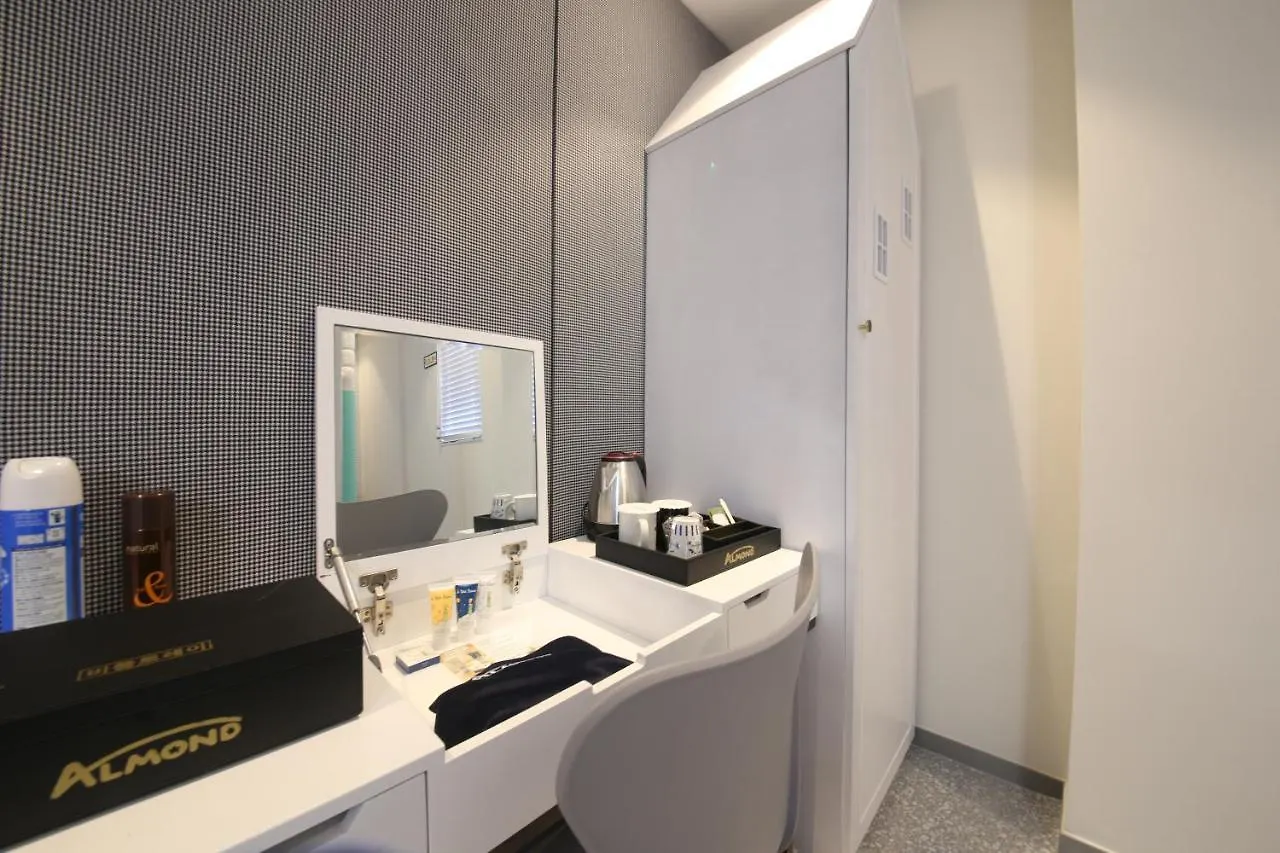 Almond Kids Hotel Gimhae