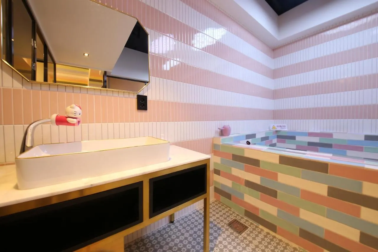 Almond Kids Hotel Gimhae