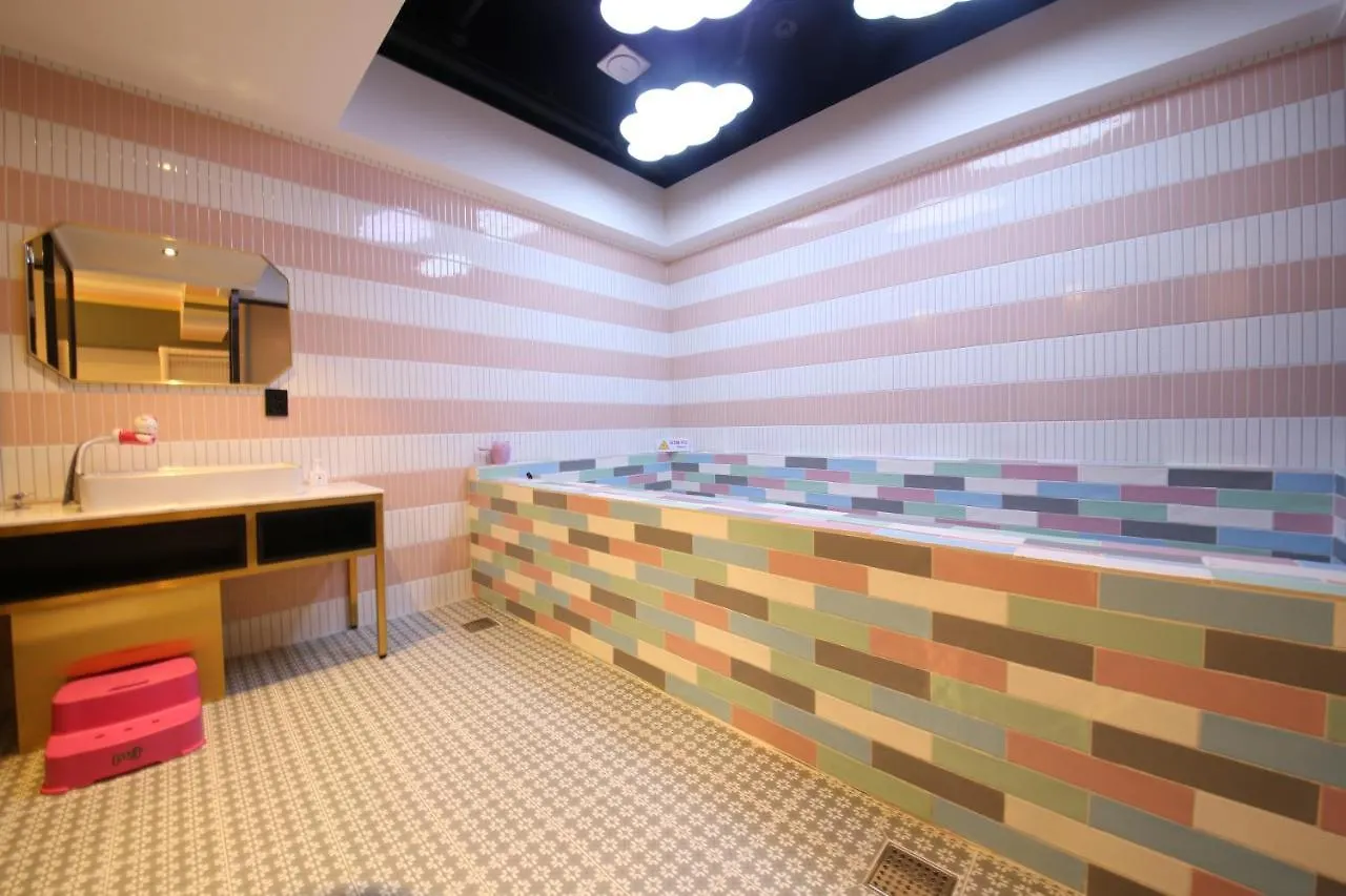 Almond Kids Hotel Gimhae